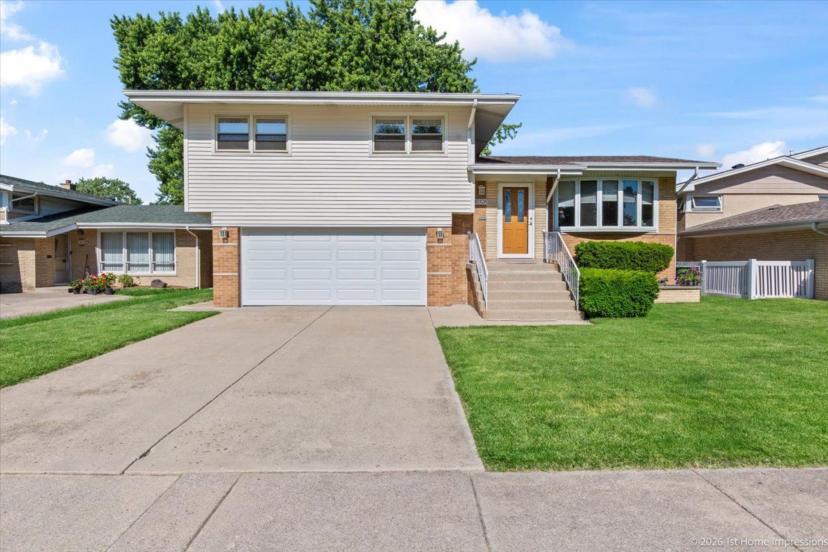 10328 Long Avenue — Oak Lawn, IL 60453