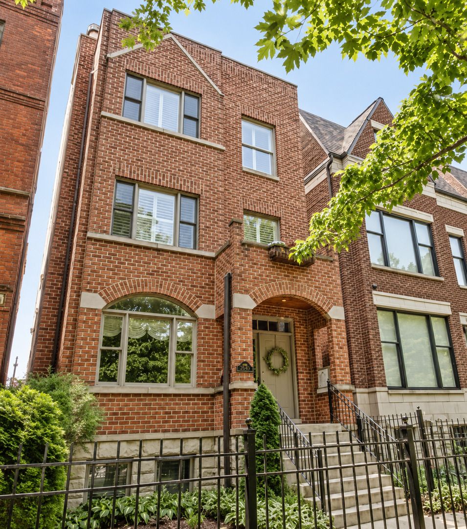 1517 W Adams Street #2 — Chicago, IL 60607
