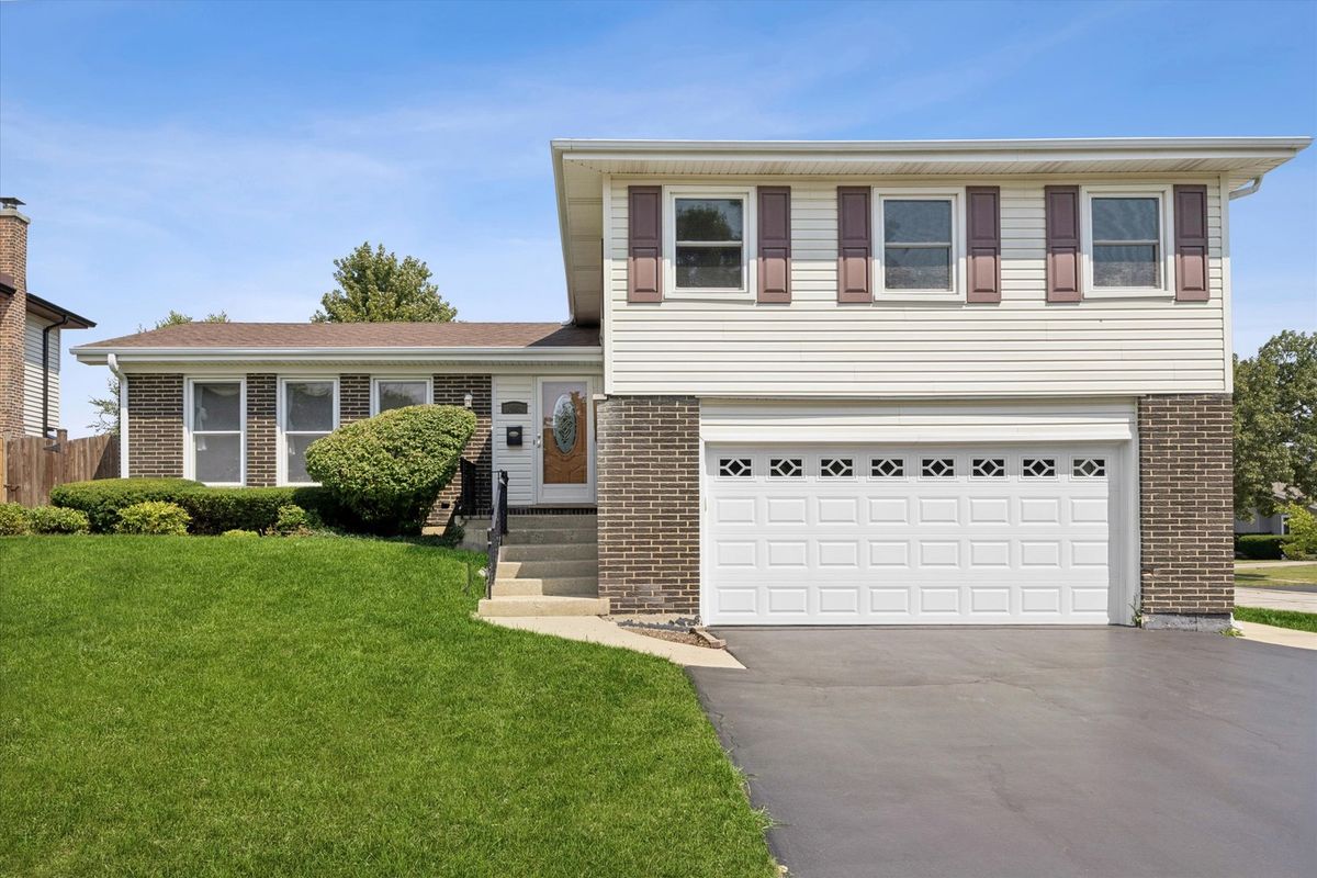 1423 Colony Ct, Lombard, IL 60148