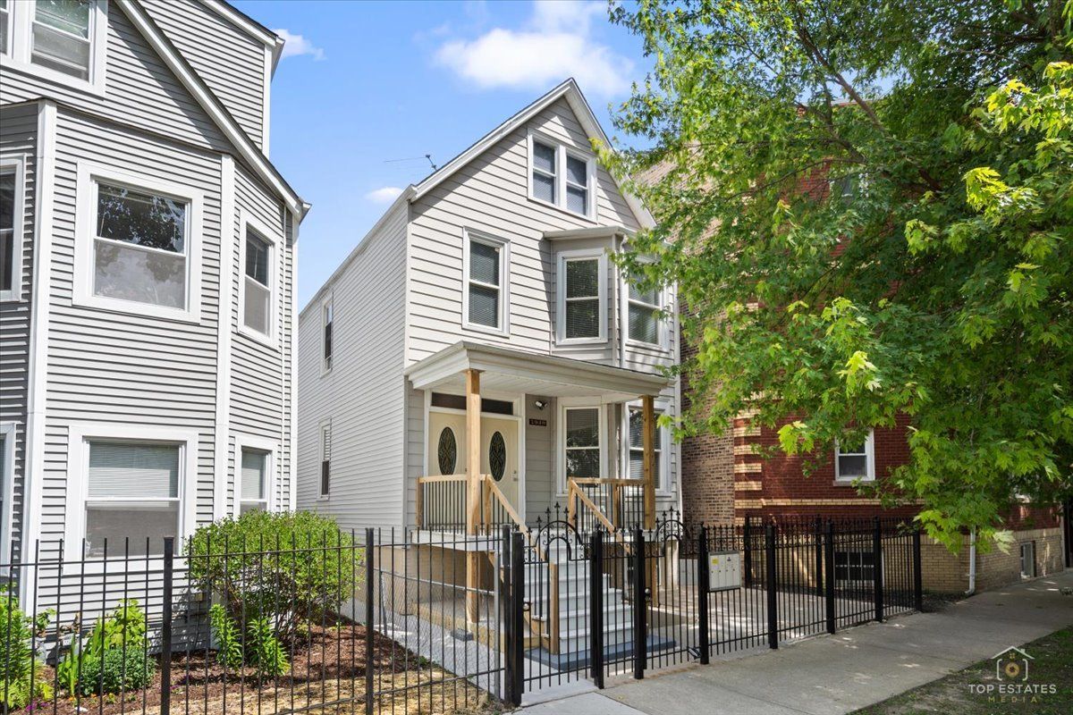 2939 N Hamlin Avenue — Chicago, IL 60618