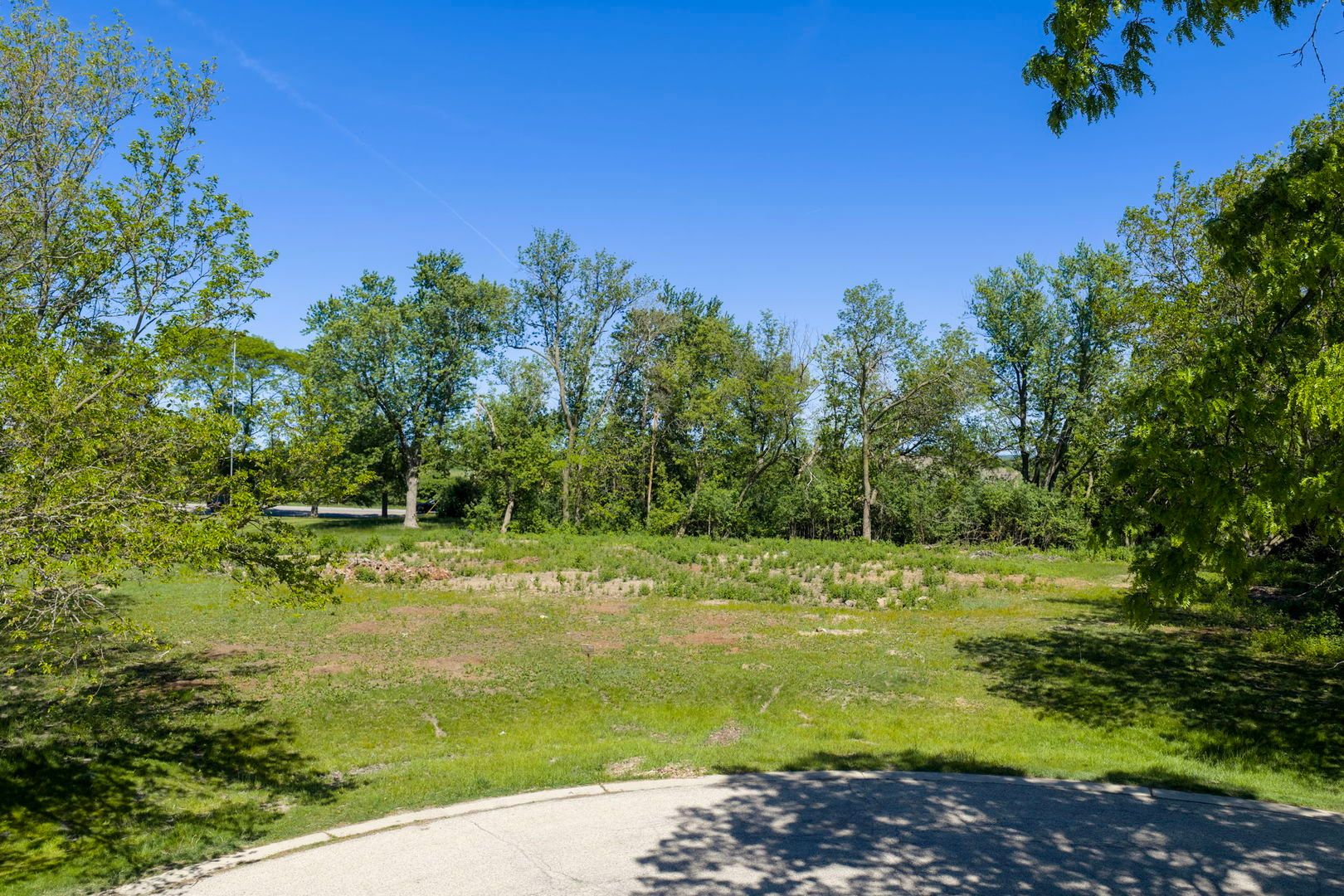 1 High Point Circle — Hawthorn Woods, IL 60047