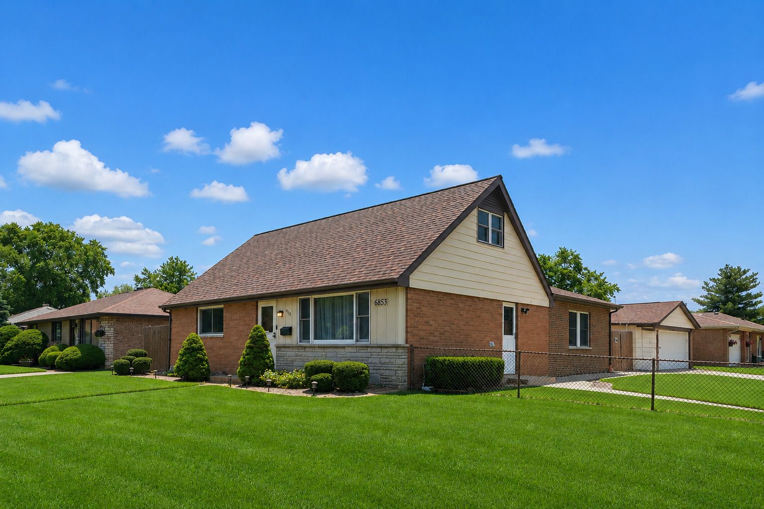 6853 Saratoga Drive — Bridgeview, IL 60455