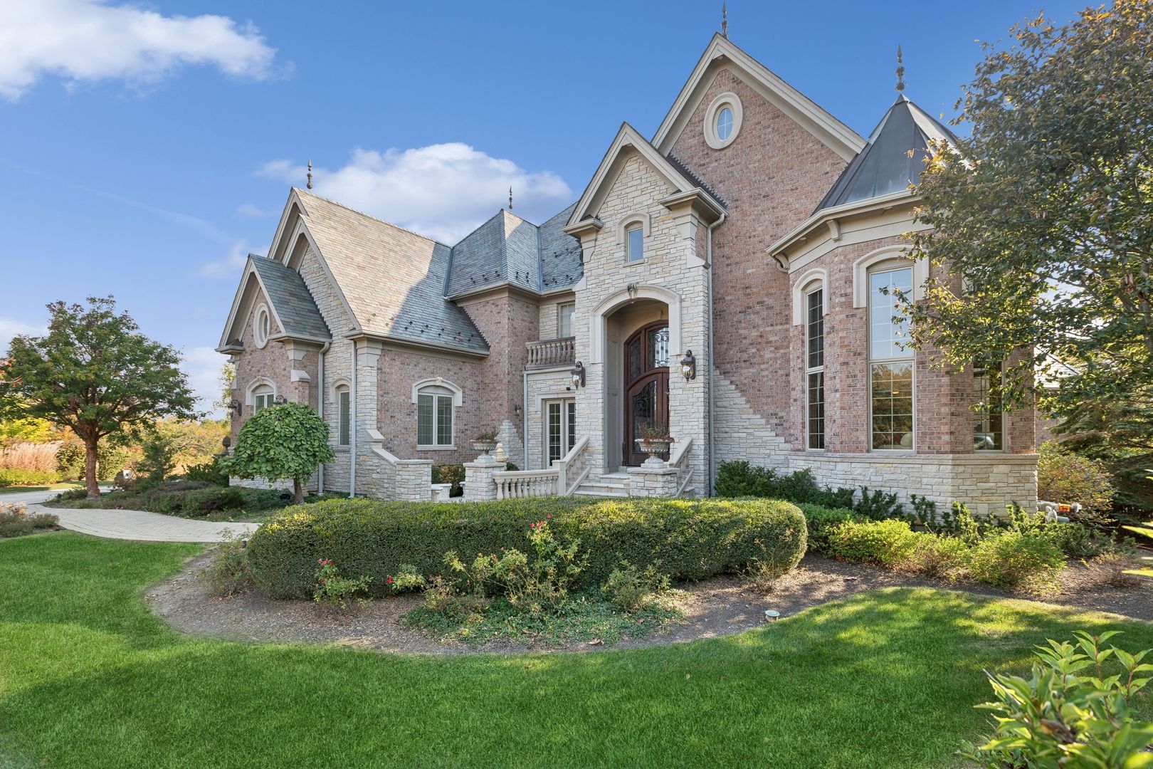 1051 Oakmont Court — Woodstock, IL 60098