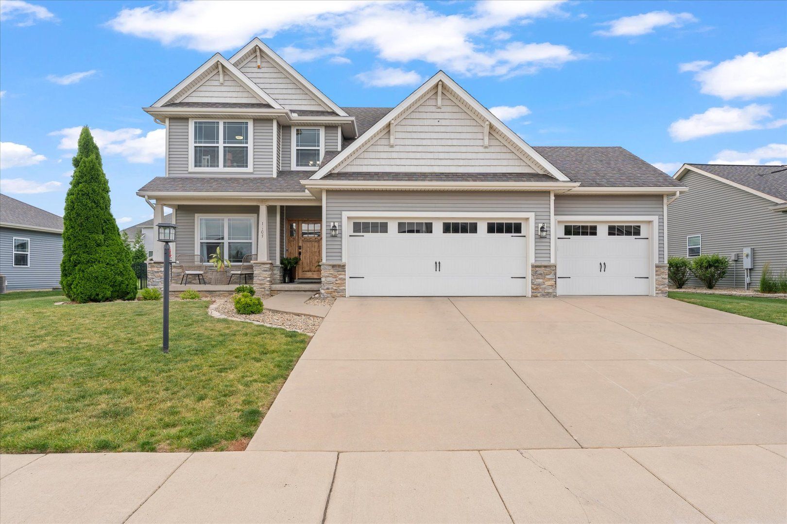 1107 Farm Lake Drive — Mahomet, IL 61853