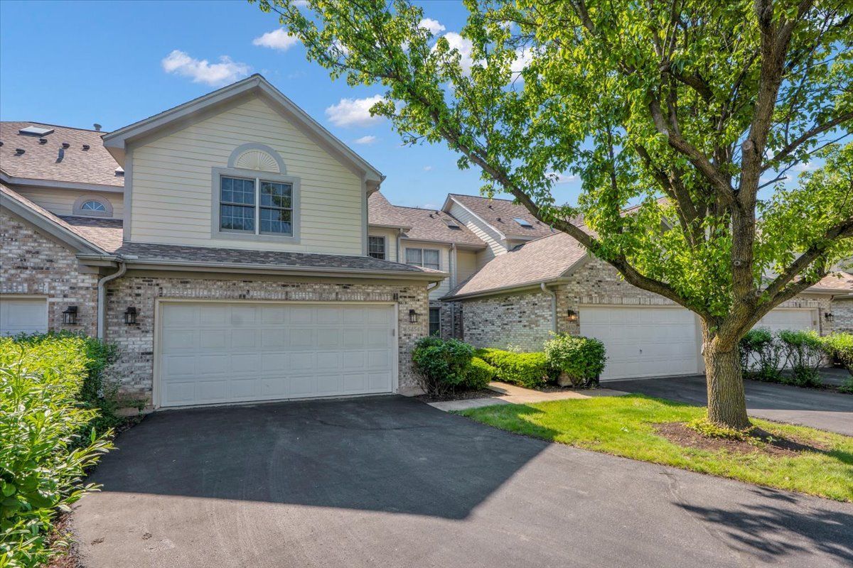 5454 Ashbrook Place — Downers Grove, IL 60515