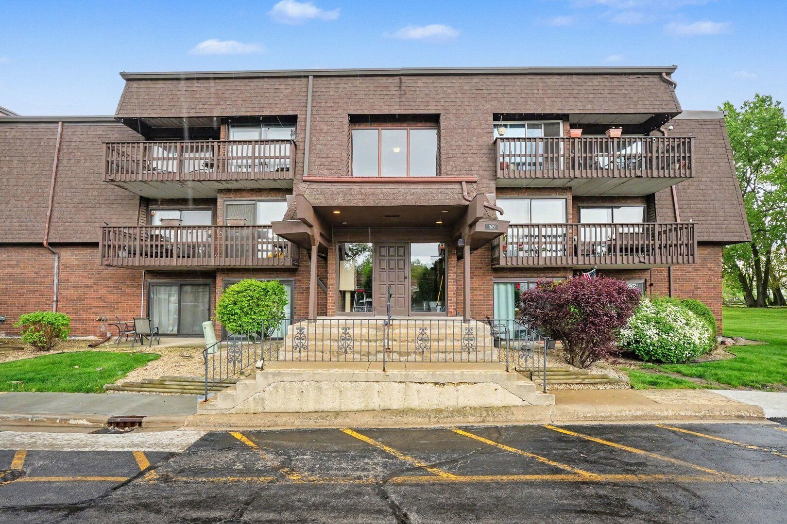 1619 RICHMOND Circle #205 — Joliet, IL 60435