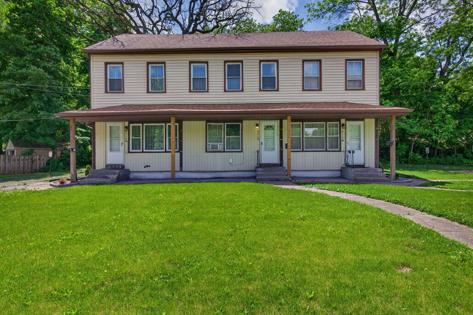 2113, 2115, 2117 Kirkwood Boulevard — Davenport, IA 52803