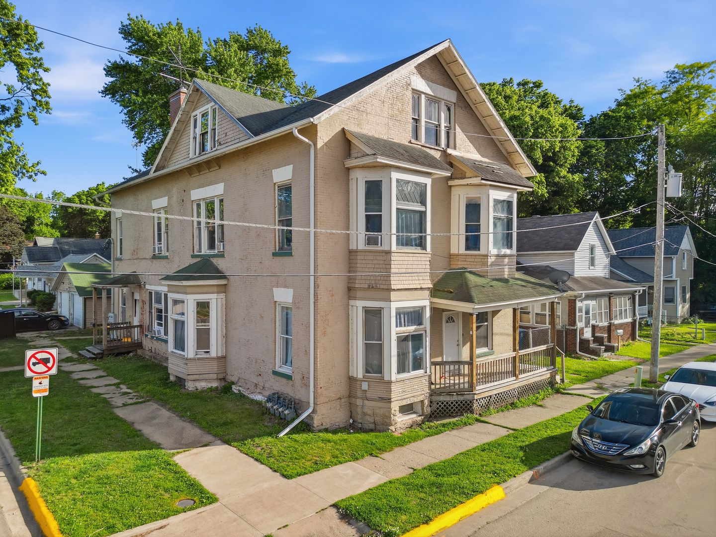 305 Monroe Avenue — Dixon, IL 61021