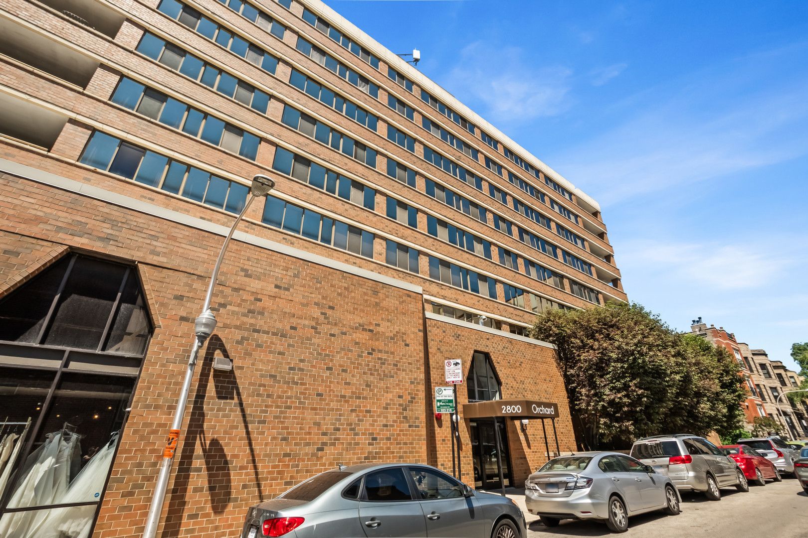 2800 N Orchard Street #402 — Chicago, IL 60657