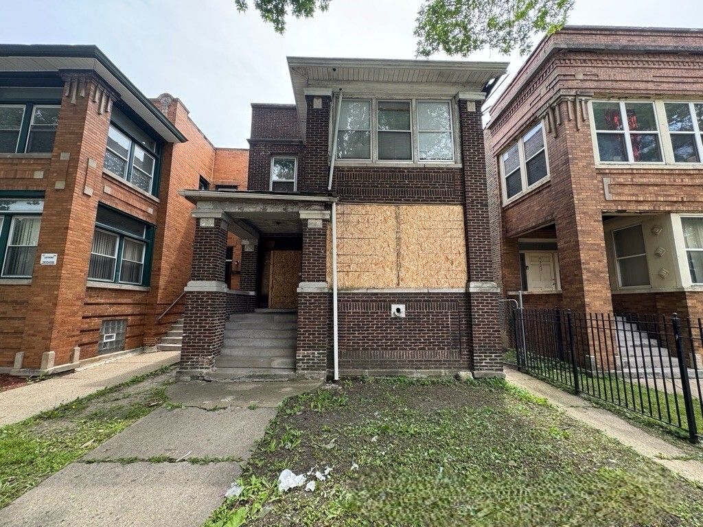 4821 W Washington Boulevard — Chicago, IL 60644
