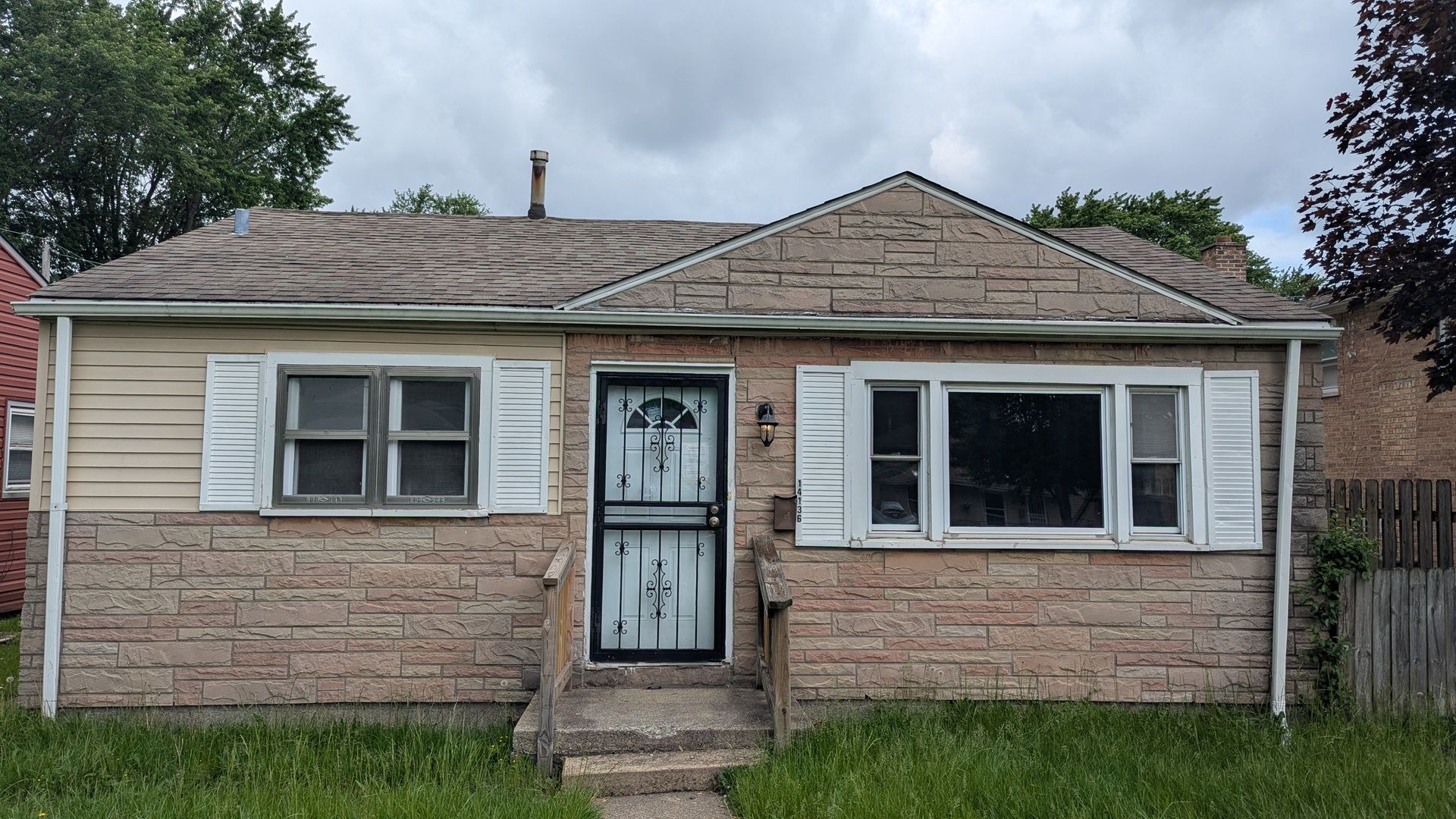 14136 S Hoxie Avenue — Burnham, IL 60633
