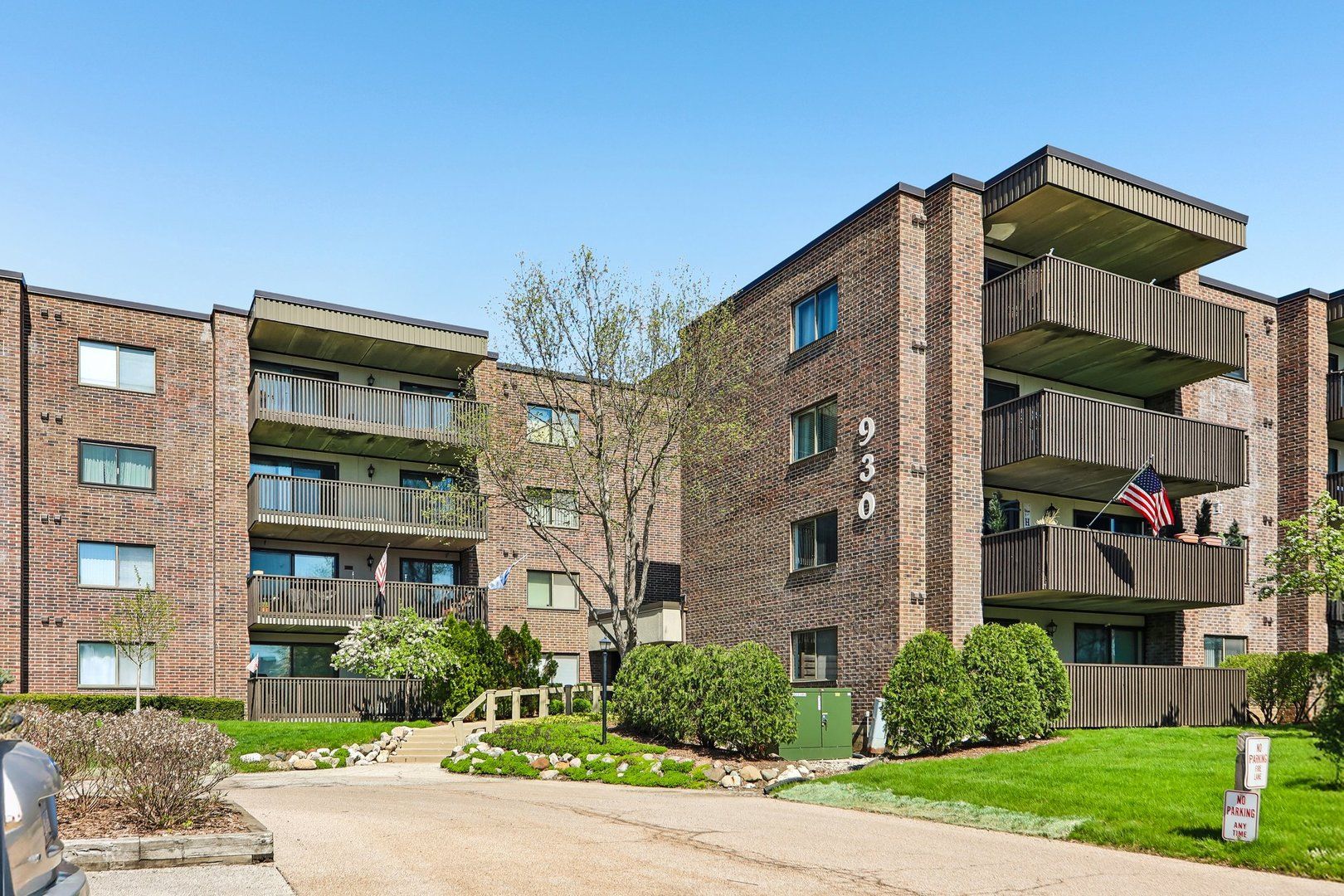 930 TAYLOR Drive #104 — Gurnee, IL 60031