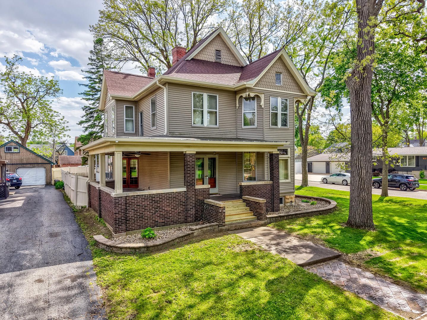 401 E Prospect Avenue — Ottawa, IL 61350