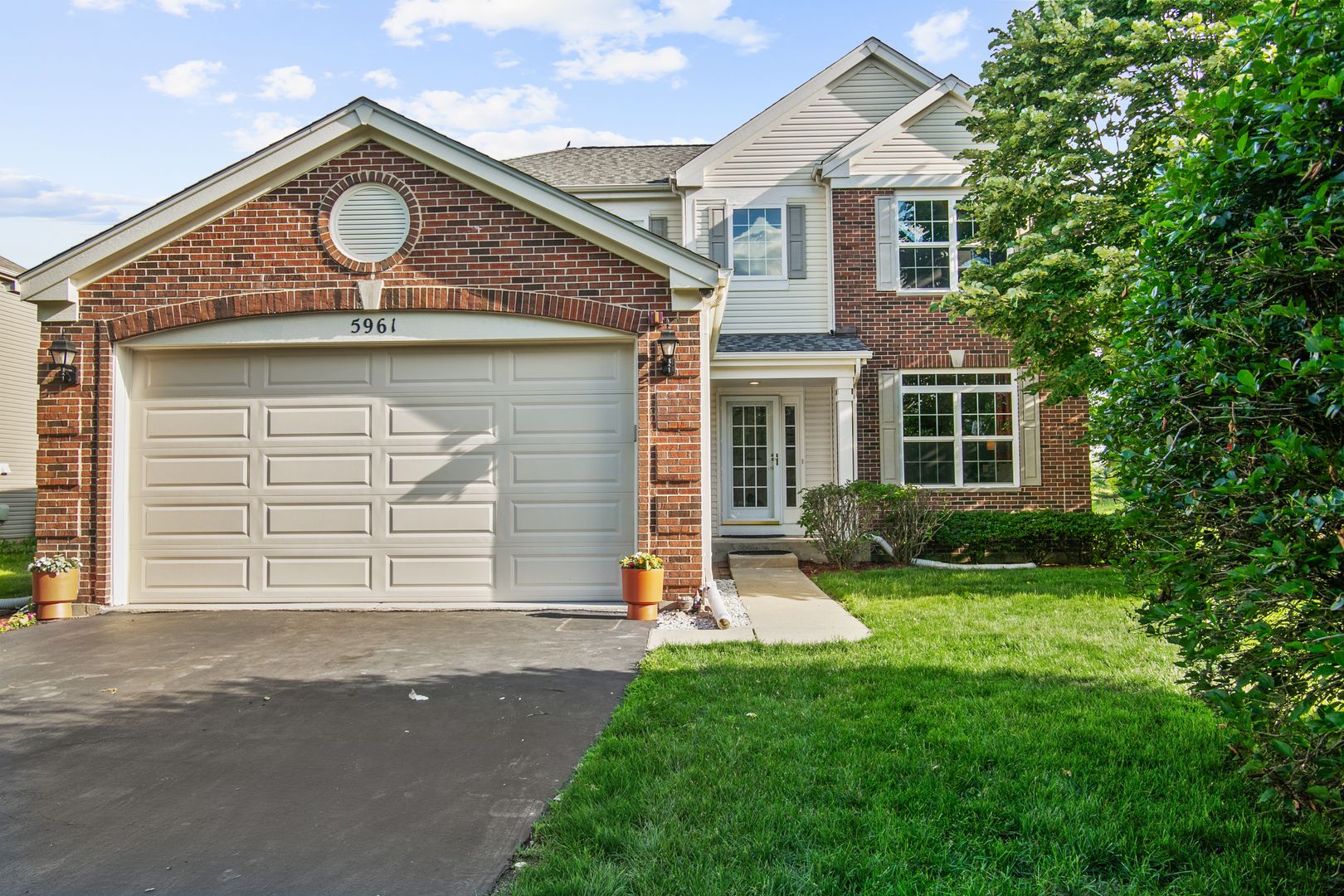 5961 Mackinac Lane — Hoffman Estates, IL 60192