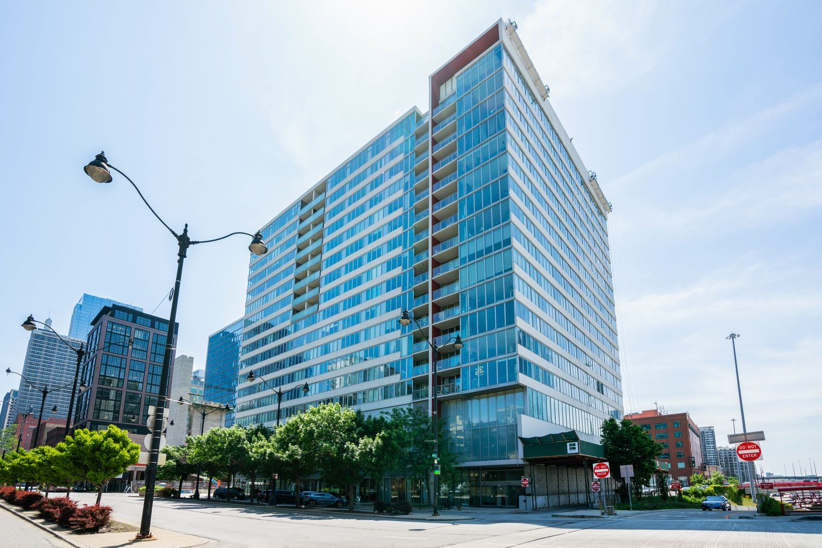659 W Randolph Street #717 — Chicago, IL 60661