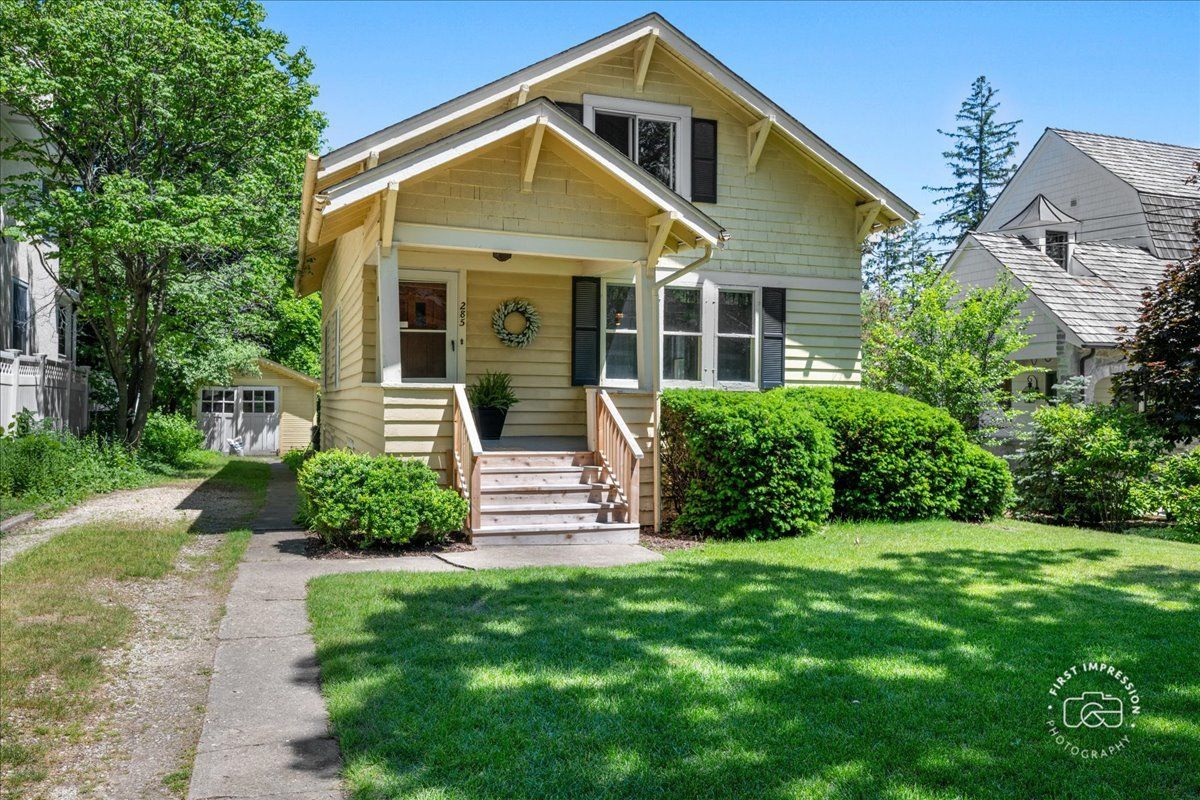 285 Forest Avenue — Glen Ellyn, IL 60137