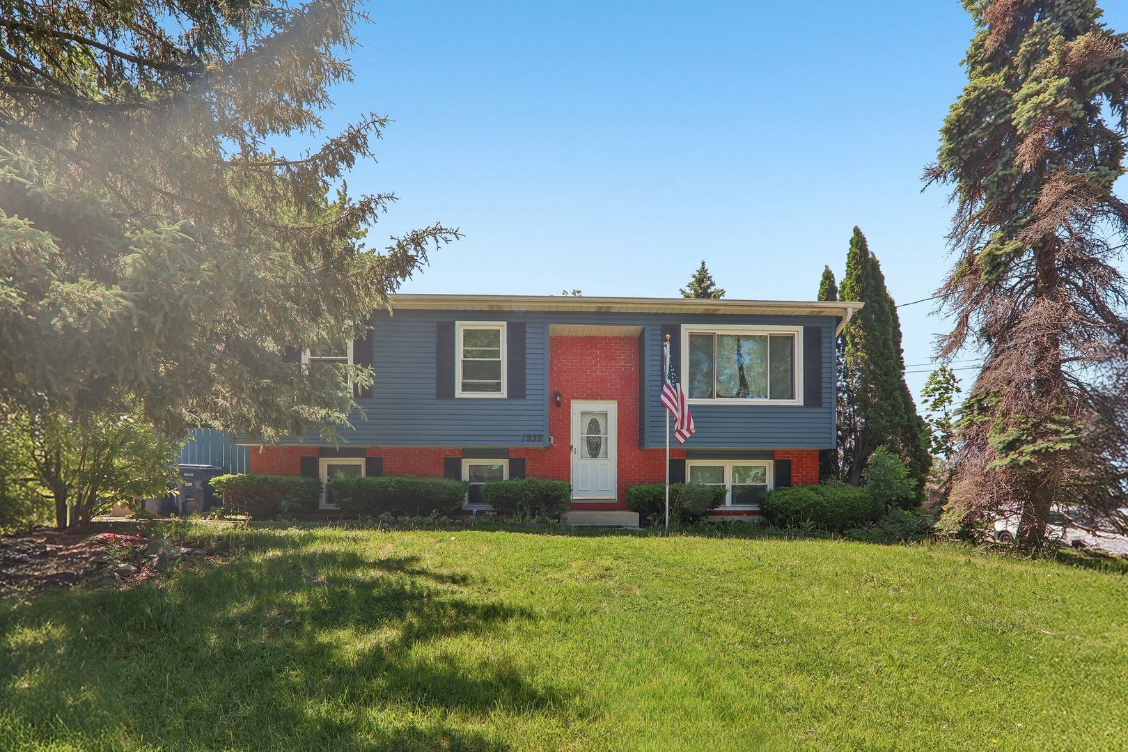 1938 N Jackson Street — Waukegan, IL 60087