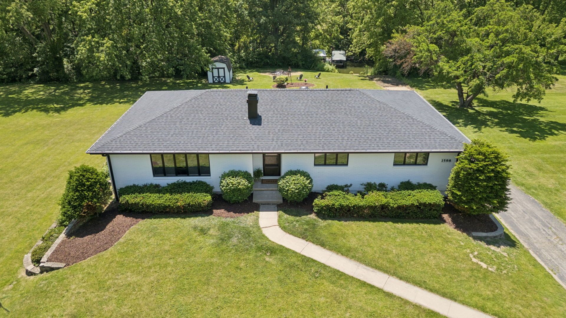 1598 Lake Holiday Drive — Lake Holiday, IL 60548