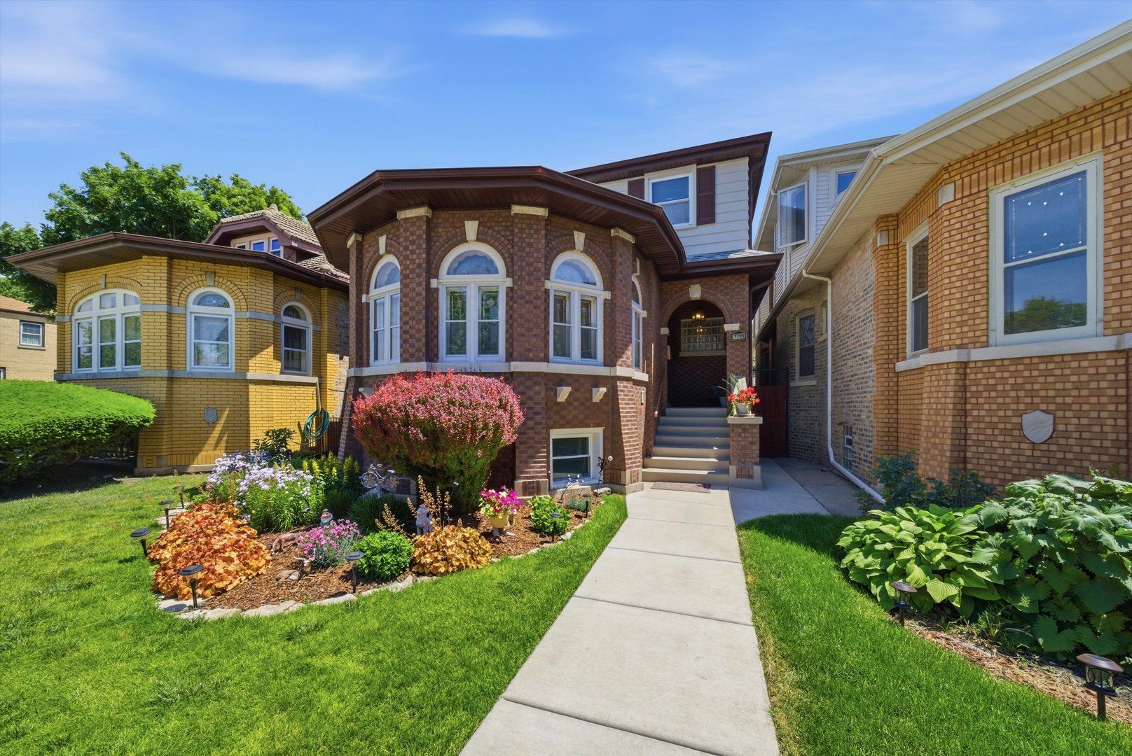 1755 N New England Avenue — Chicago, IL 60707