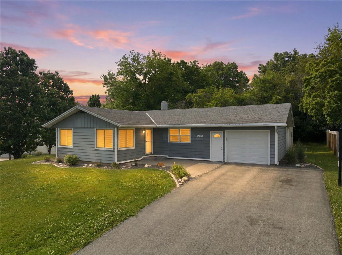 203 Highview Drive — Eureka, IL 61530