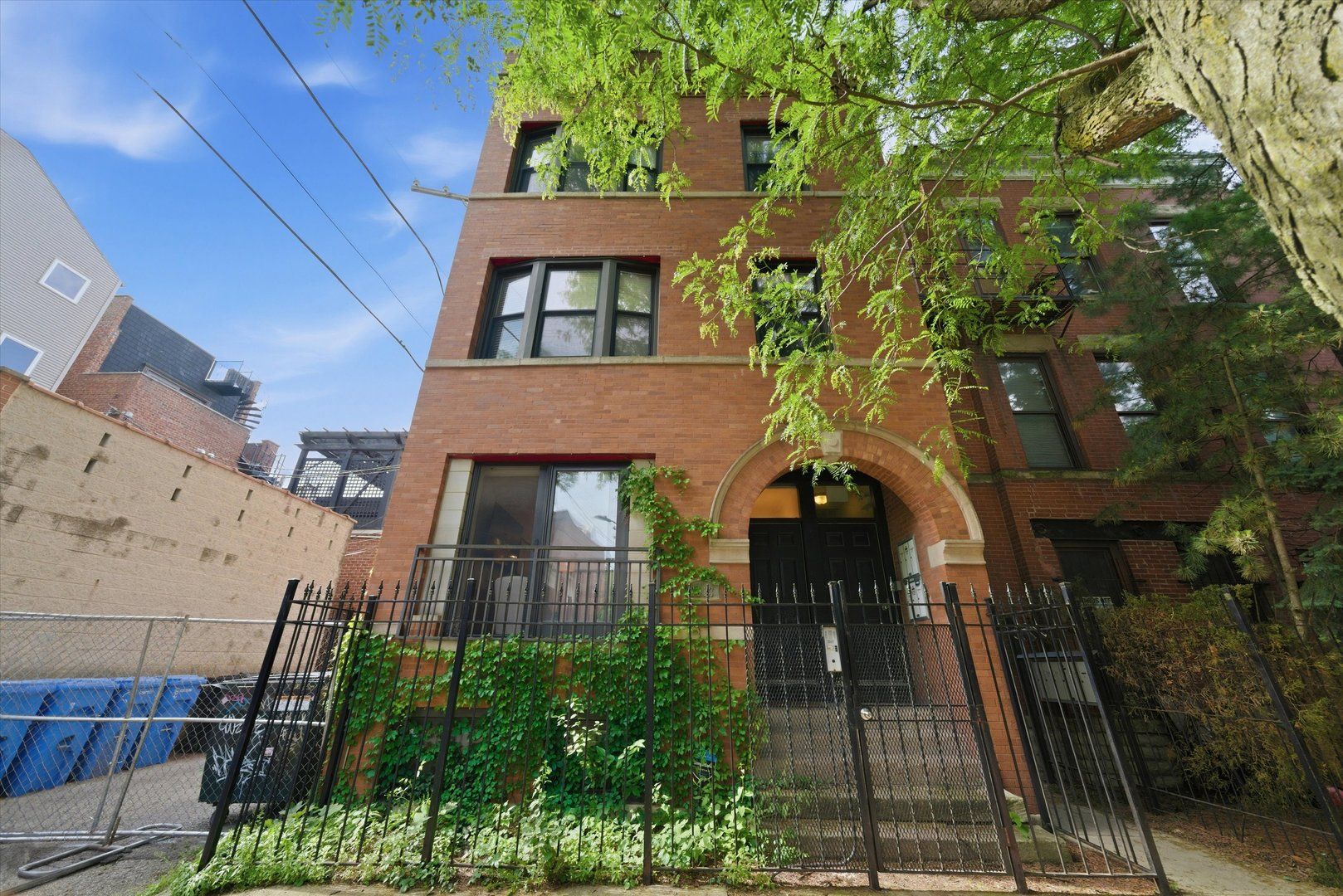 2013 W Crystal Street #1F — Chicago, IL 60622