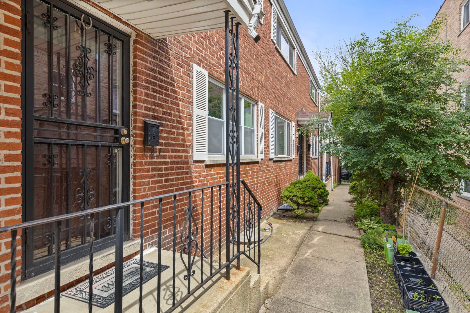 1727 W Estes Avenue #C — Chicago, IL 60626
