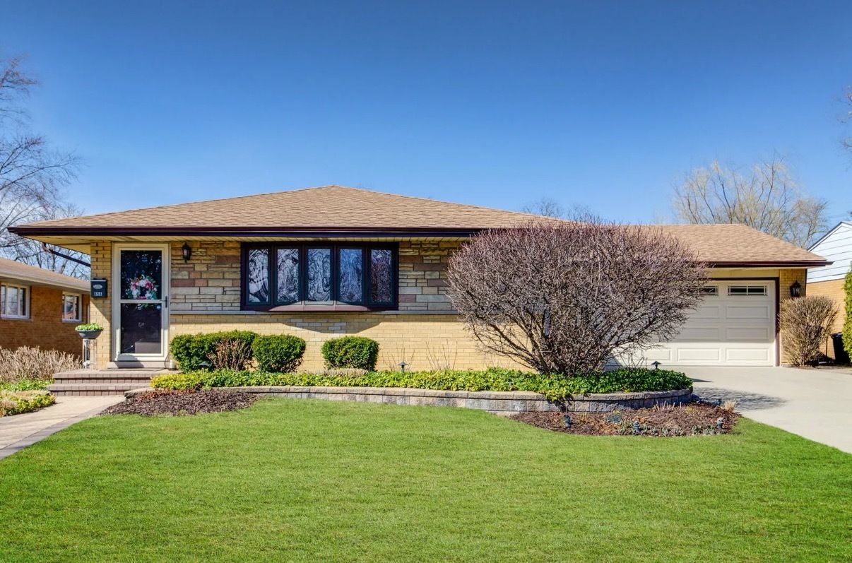 656 Jon Lane — Des Plaines, IL 60016