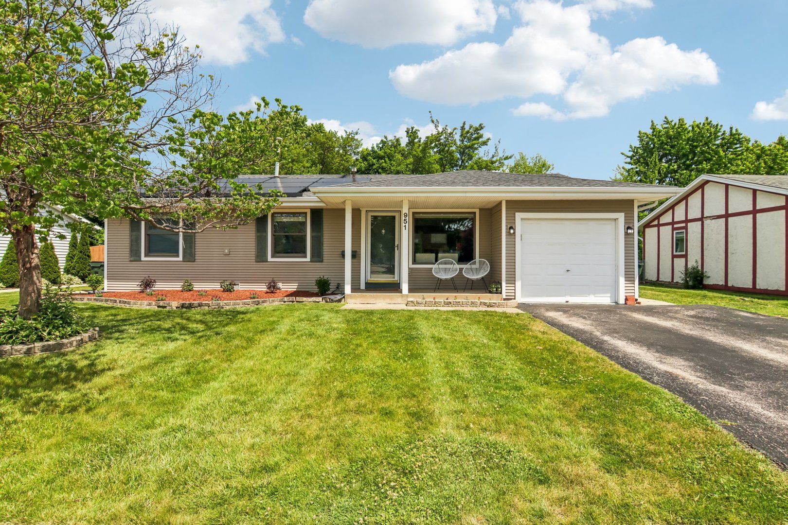 951 Grissom Trail — Elk Grove Village, IL 60007