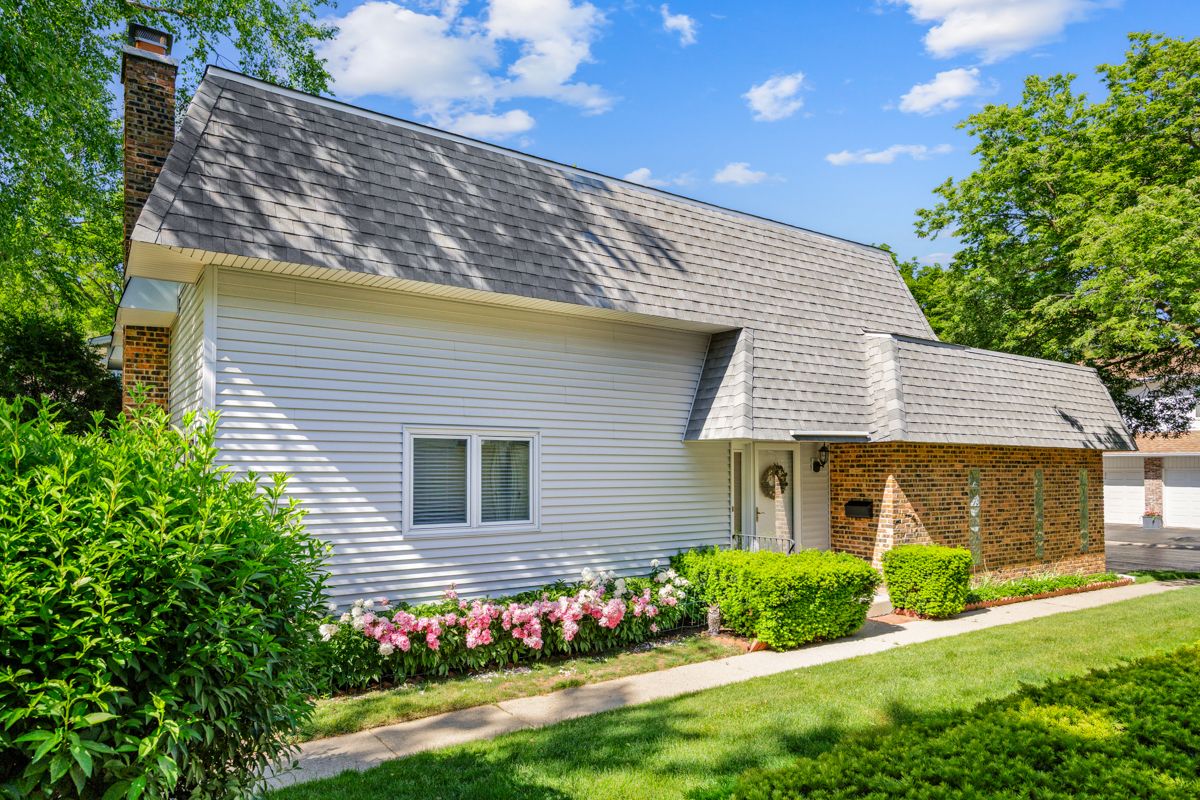 223 Pin Oak Drive #223 — Wilmette, IL 60091
