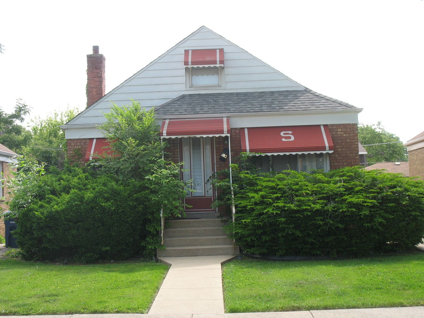1913 S 24th Avenue — Maywood, IL 60153
