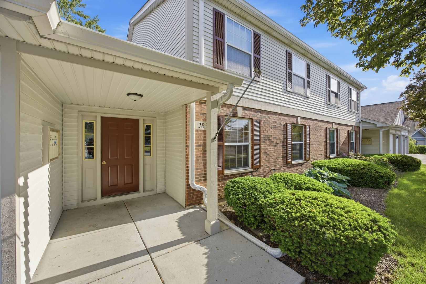 383 Woodview Circle #A — Elgin, IL 60120