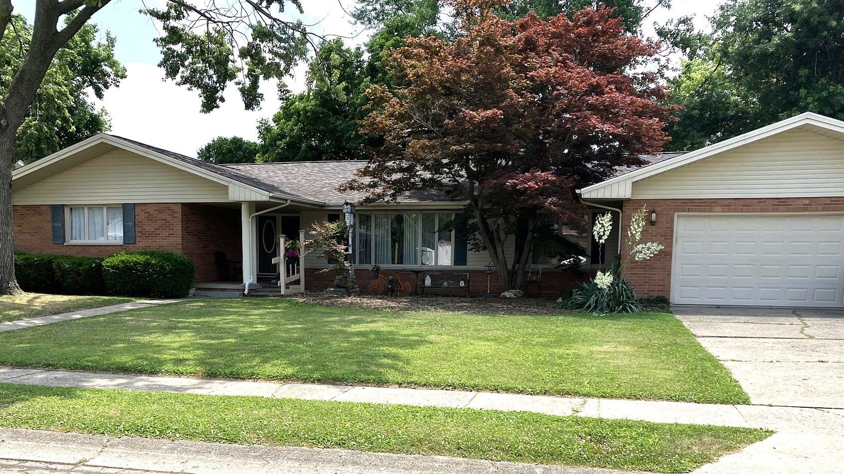 425 Crestmore Avenue — Mattoon, IL 61938