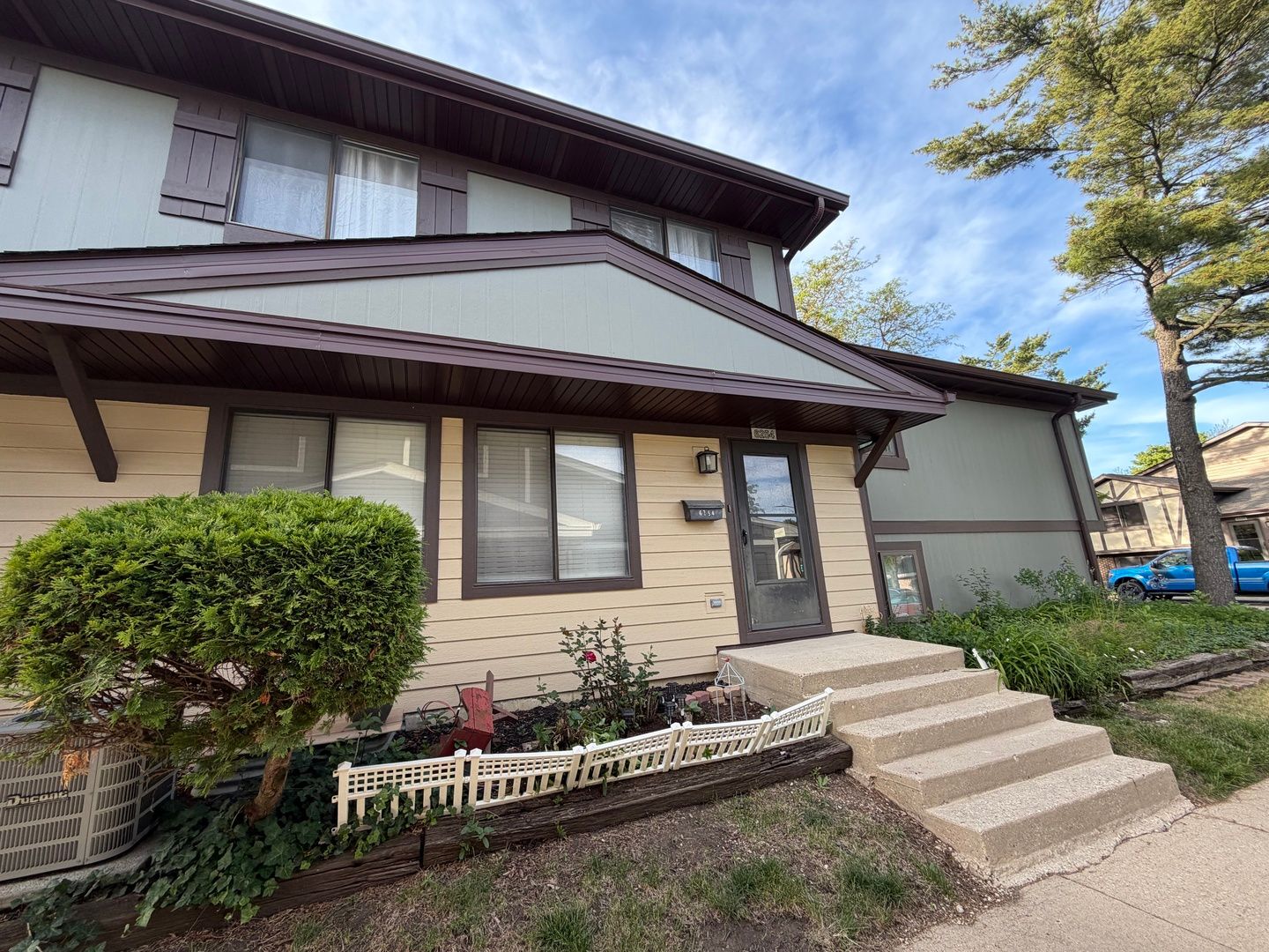 6254 Kit Carson Drive #6254 — Hanover Park, IL 60133