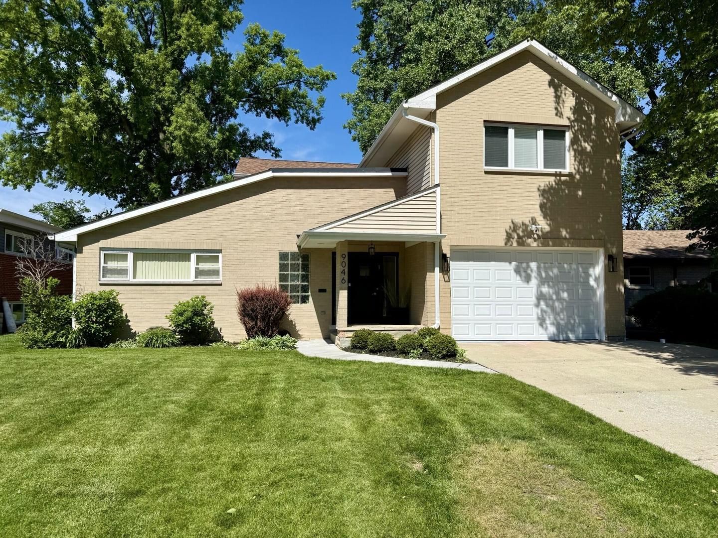 9046 Pottawattami Drive — Skokie, IL 60076