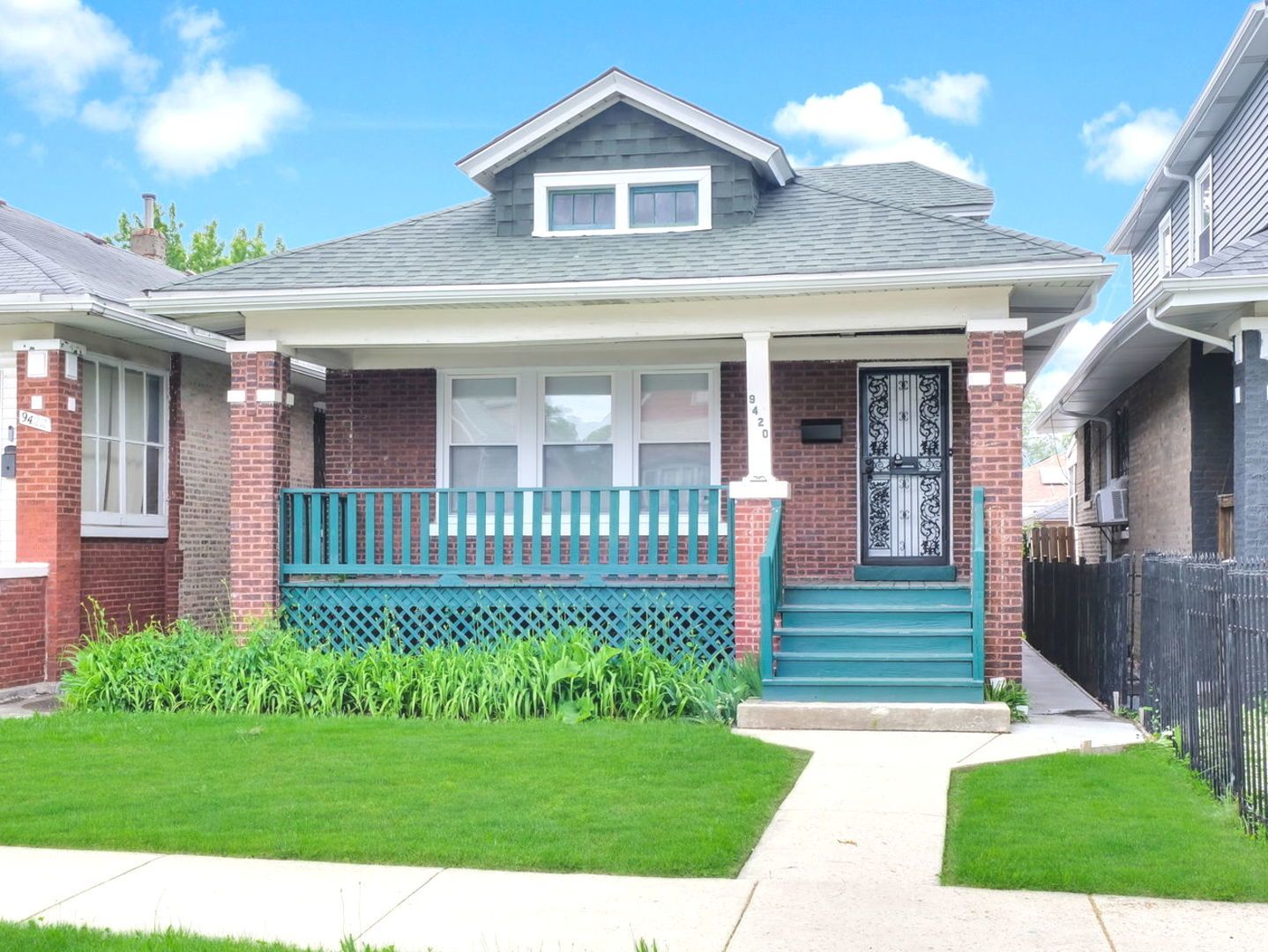 9420 S Saint Lawrence Avenue — Chicago, IL 60619