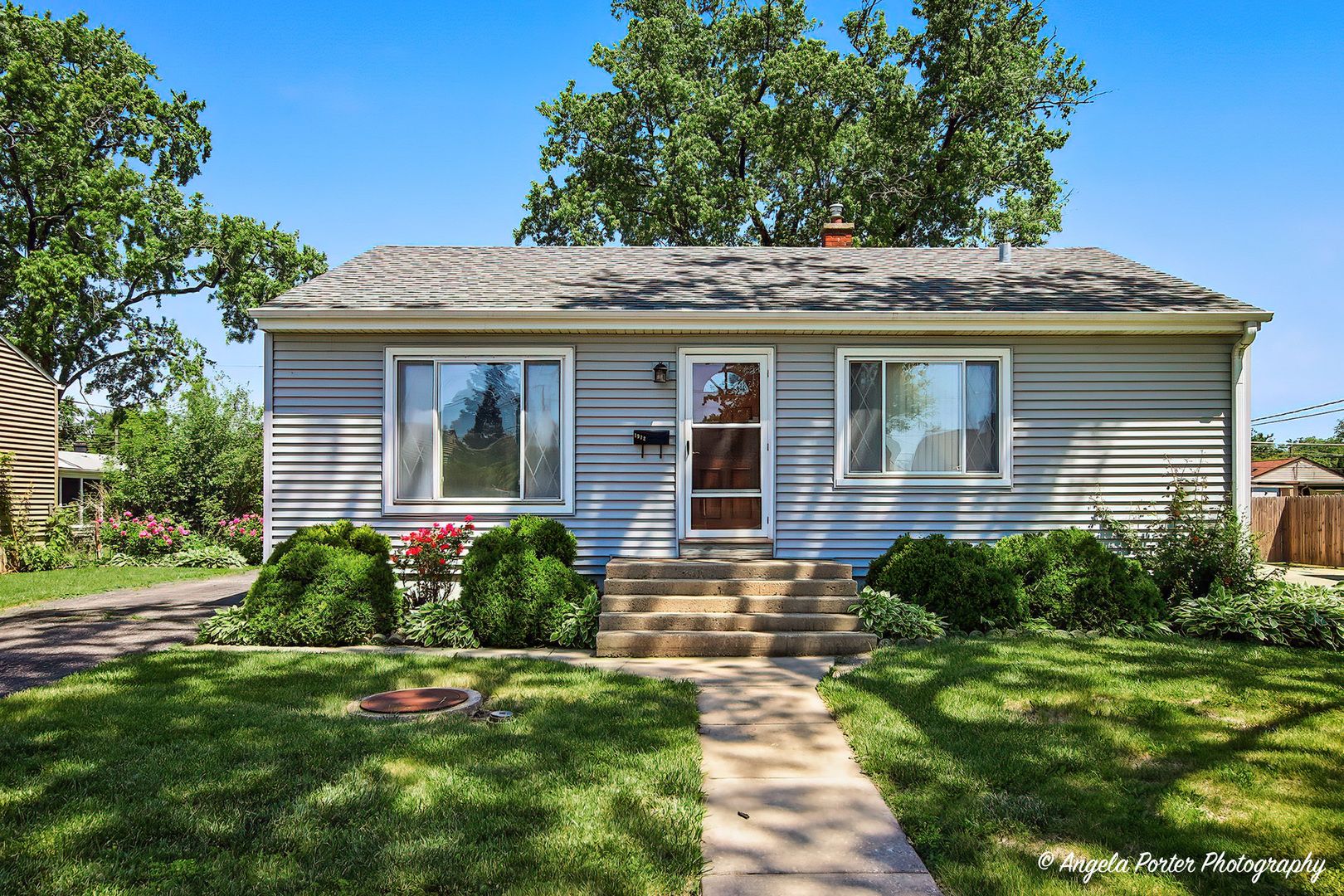 1972 Fargo Avenue — Des Plaines, IL 60018