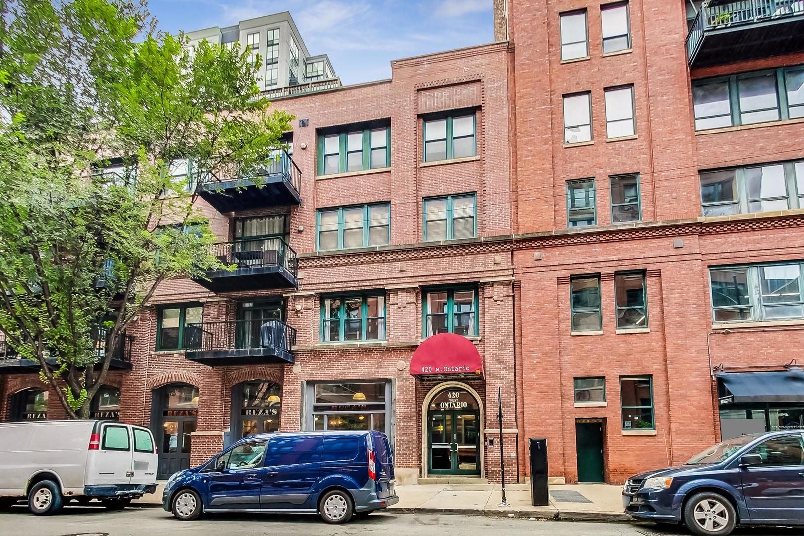 420 W Ontario Street #209 — Chicago, IL 60654