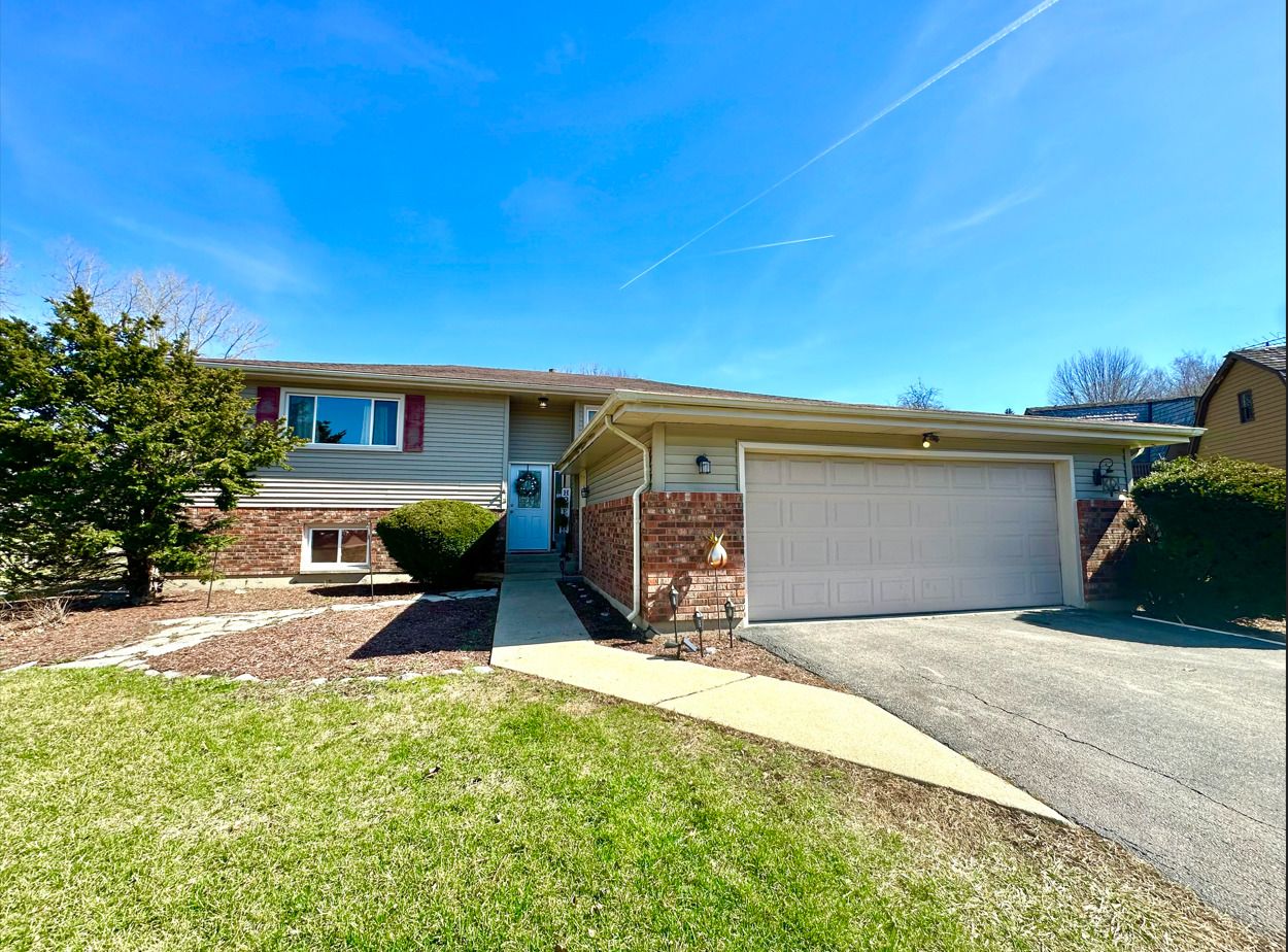 5N087 Mary Court — St. Charles, IL 60175