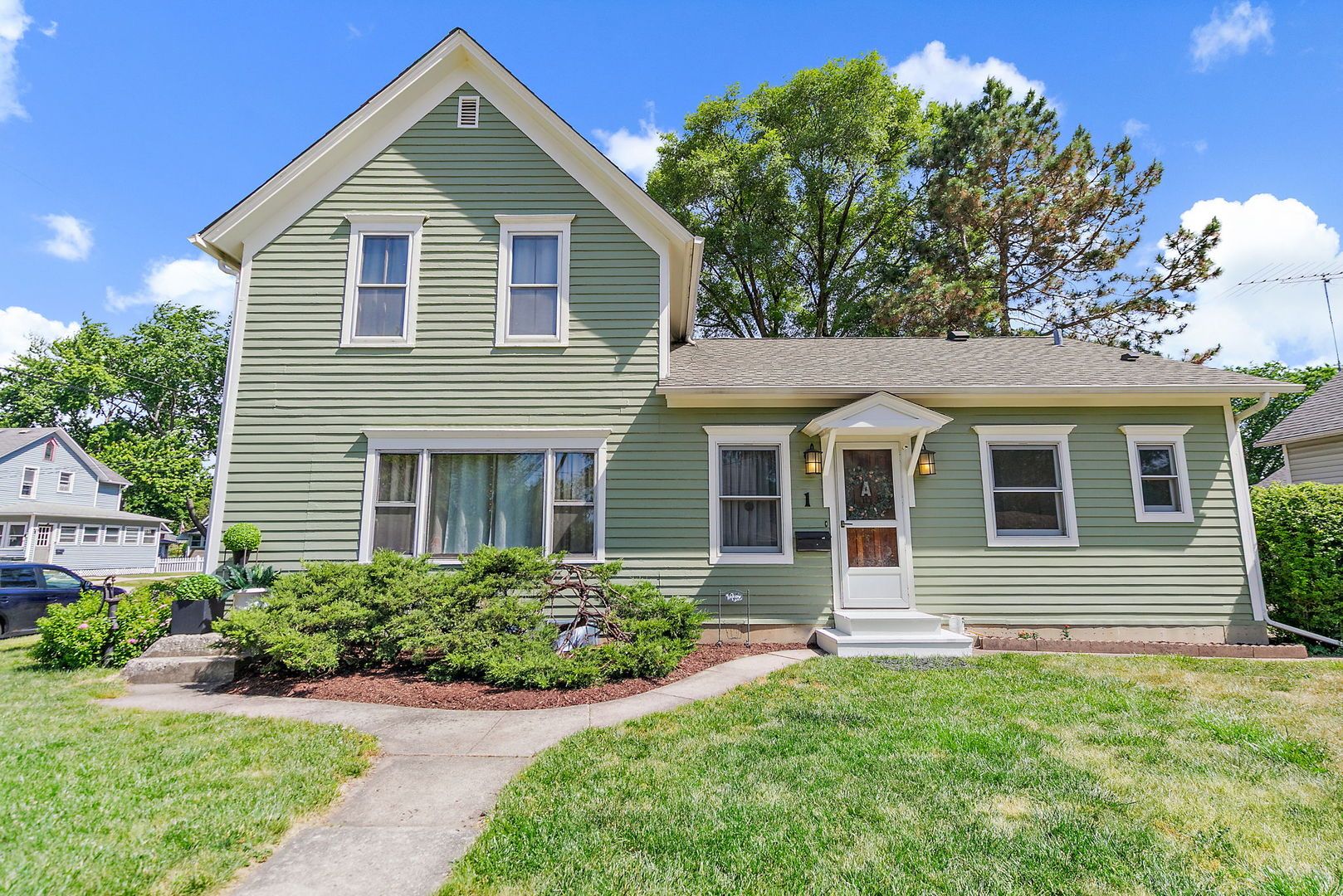 1 Adams Street — East Dundee, IL 60118