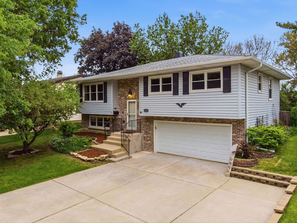 7341 East Avenue — Hanover Park, IL 60133