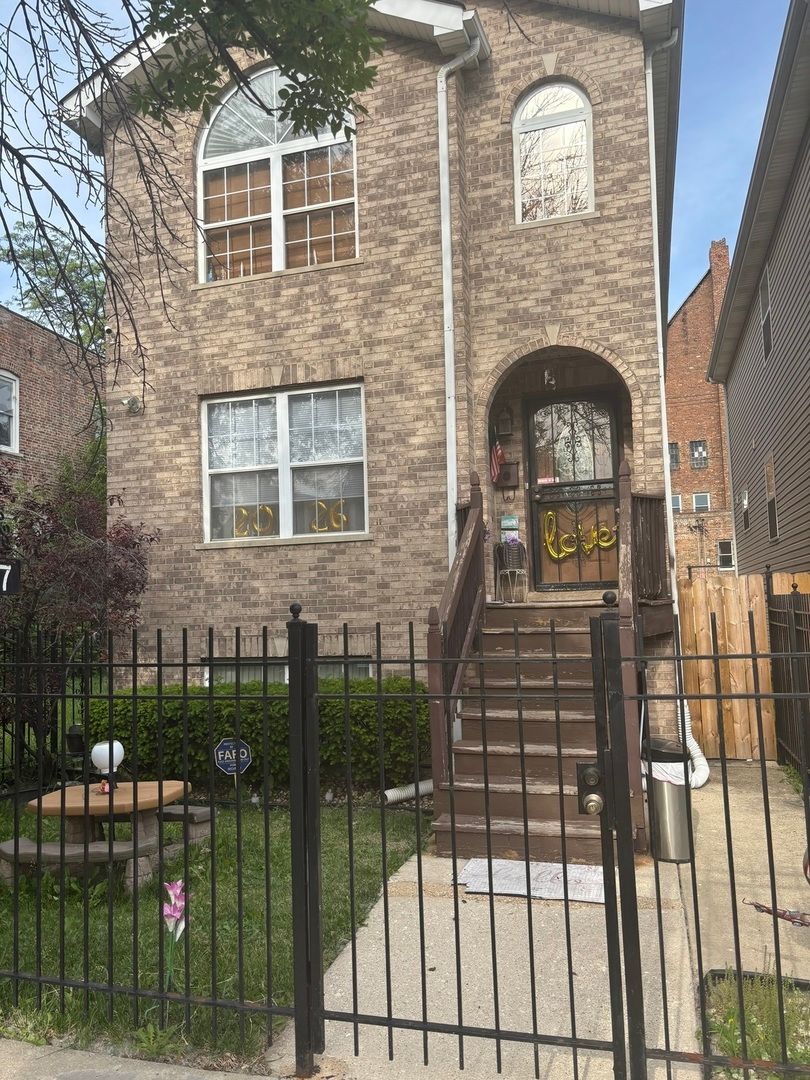 147 S Whipple Street — Chicago, IL 60612