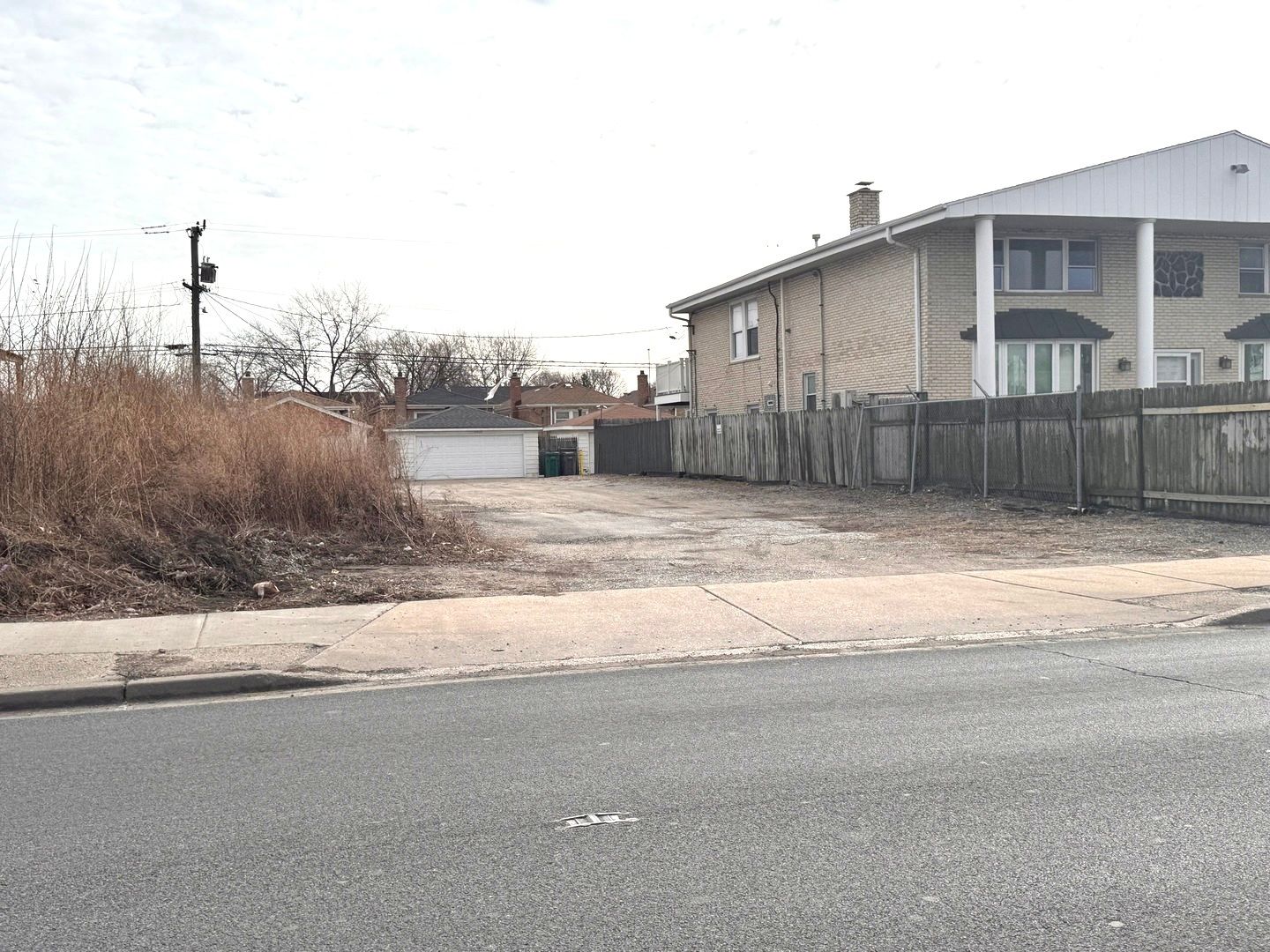 4825 S Central Avenue — Chicago, IL 60638