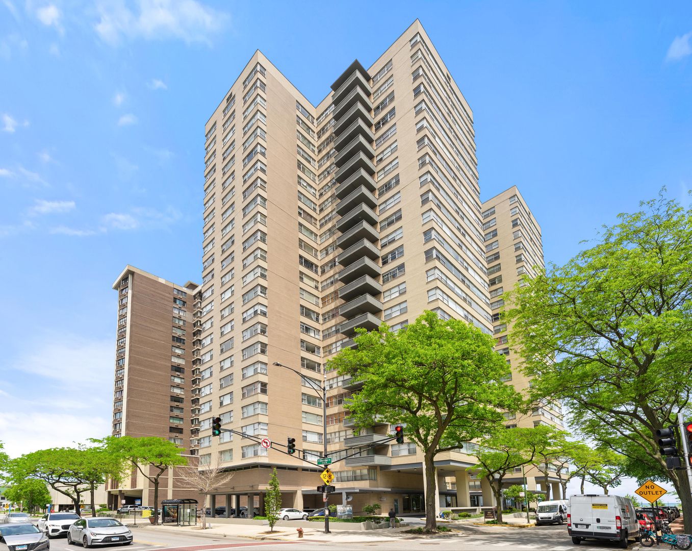 6301 N Sheridan Road #10G — Chicago, IL 60660