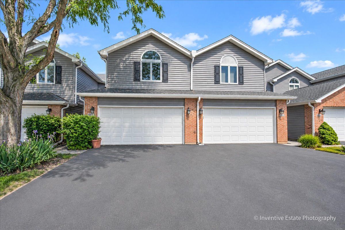 8304 Highpoint Circle #B — Darien, IL 60561