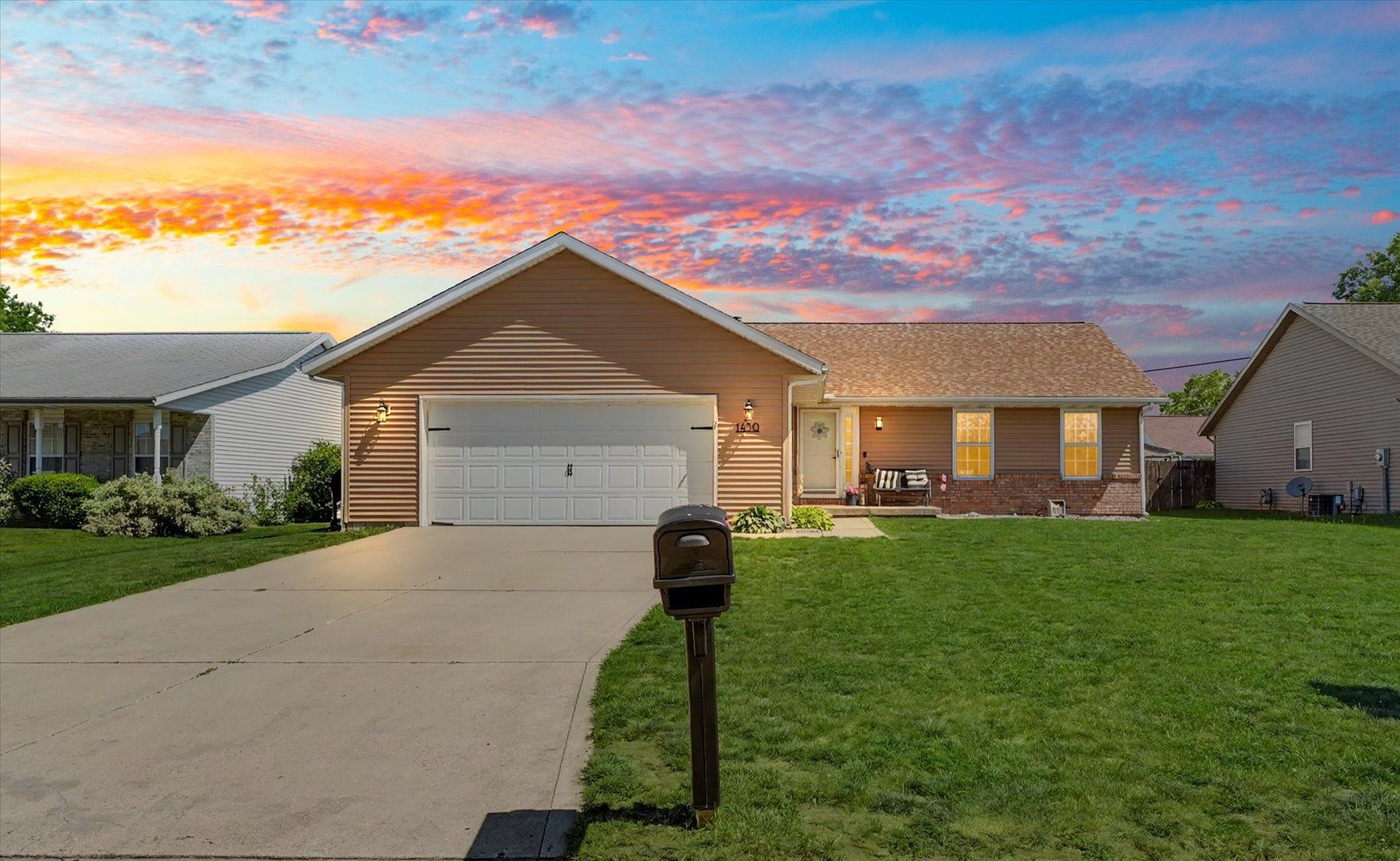 1430 Honeysuckle Lane — Farmer City, IL 61842