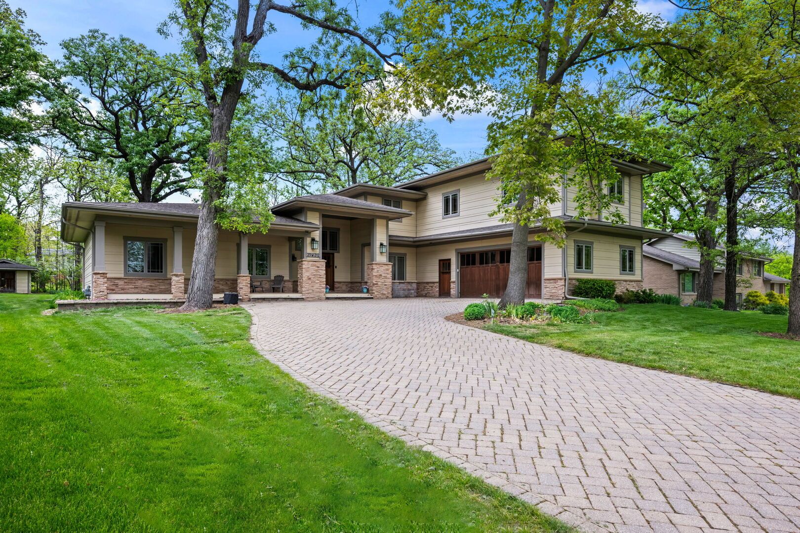 23W212 Blackcherry Lane — Glen Ellyn, IL 60137