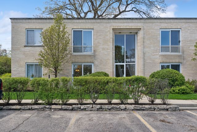 140 Green Bay Road #2W — Glencoe, IL 60022