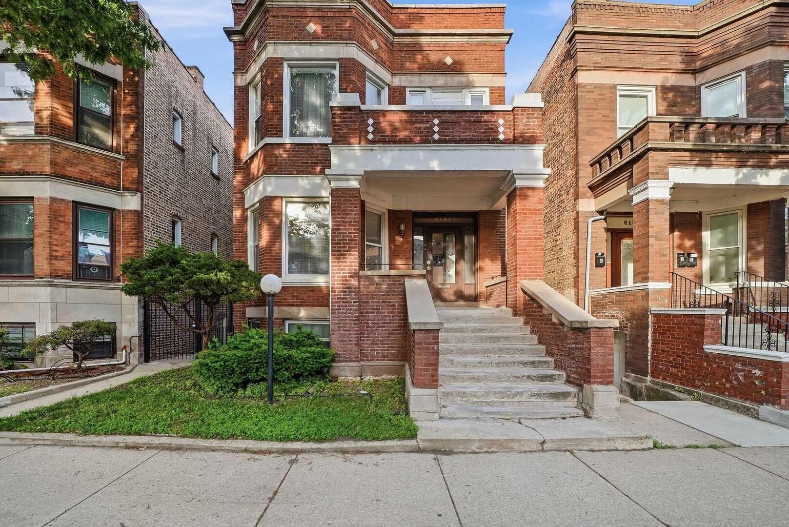 6127 S Champlain Avenue — Chicago, IL 60637