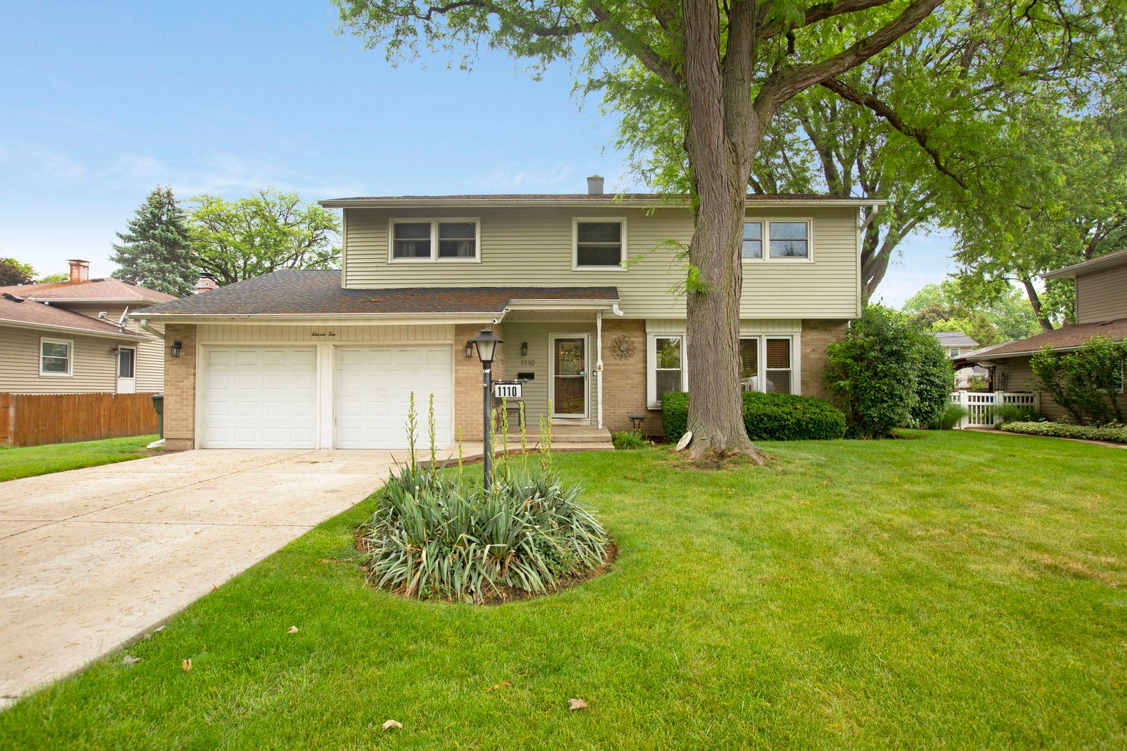 1110 E Dogwood Lane — Mount Prospect, IL 60056