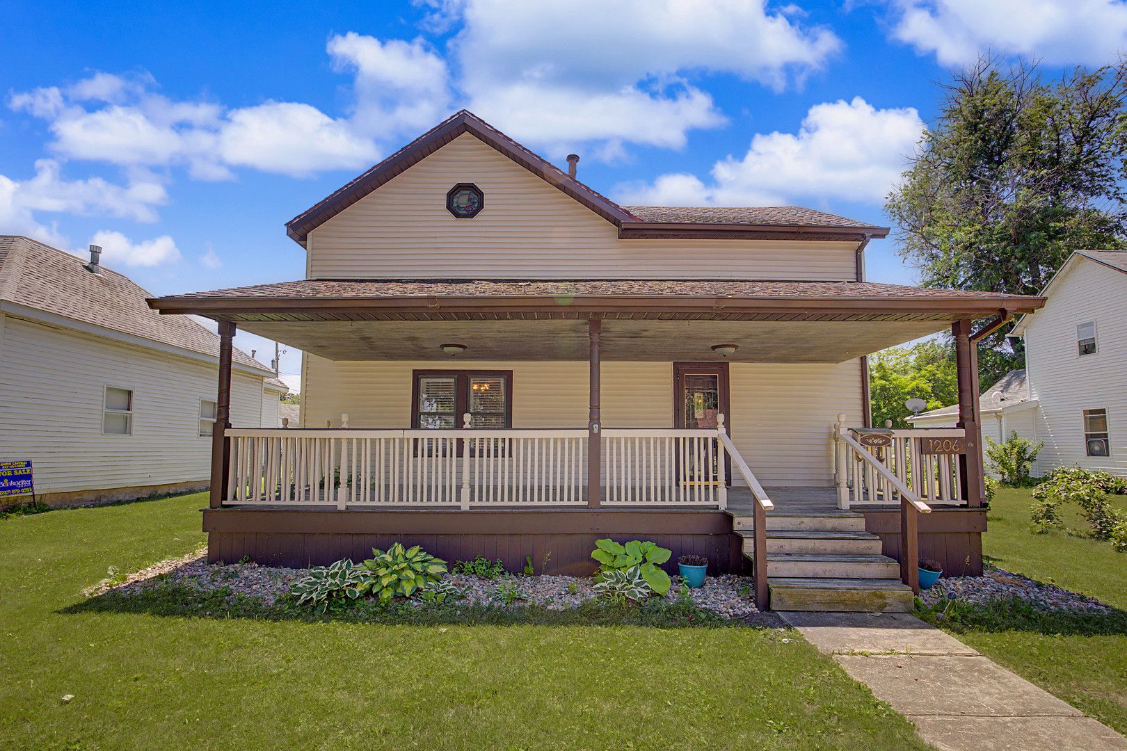 1206 E Main Street — Clinton, IL 61727